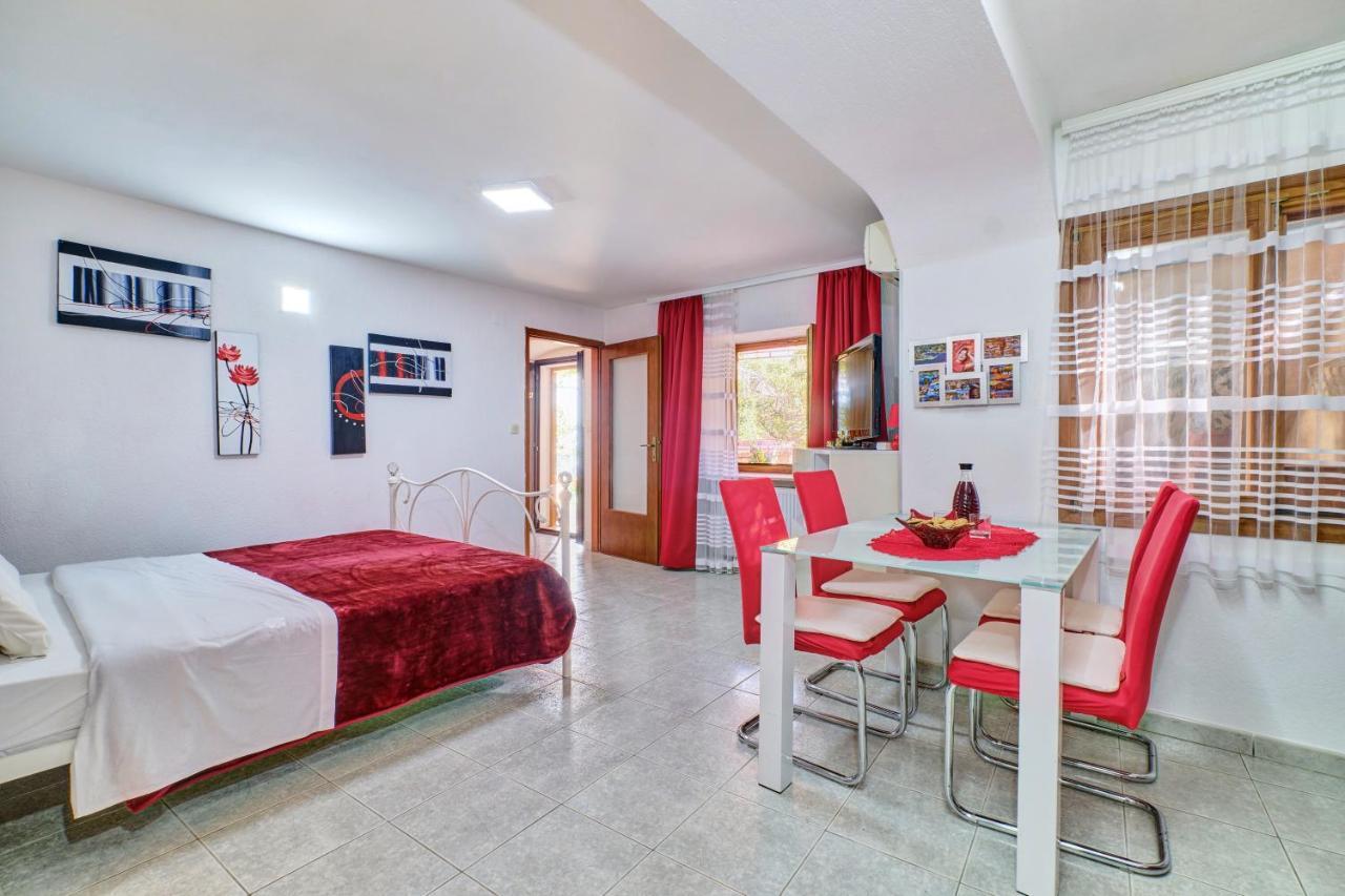 Apartmani Rukonic Aleksandar Nerezine Exterior foto