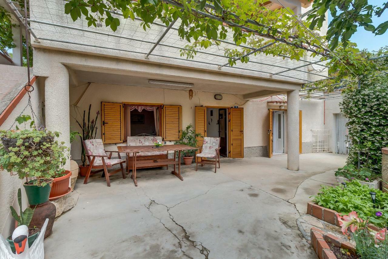 Apartmani Rukonic Aleksandar Nerezine Exterior foto